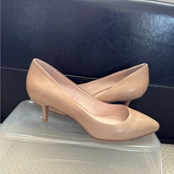 New Vince Camuto Kain Leather Pointed Toe Sandbar Dress Kitten Pumps - Picture 2 of 5